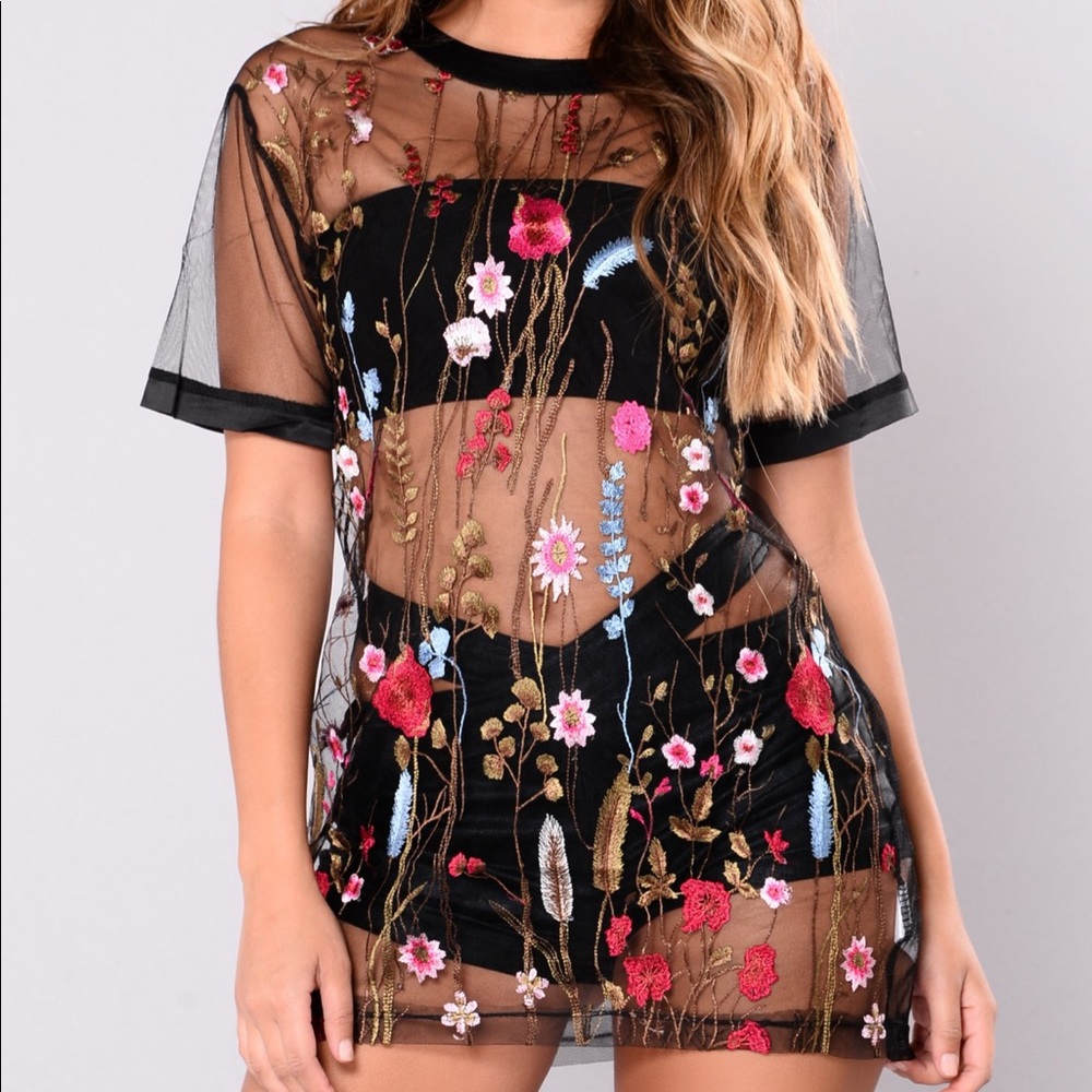 LASTDAY 8/29 Fashion Nova Raining Daisies Mesh Top